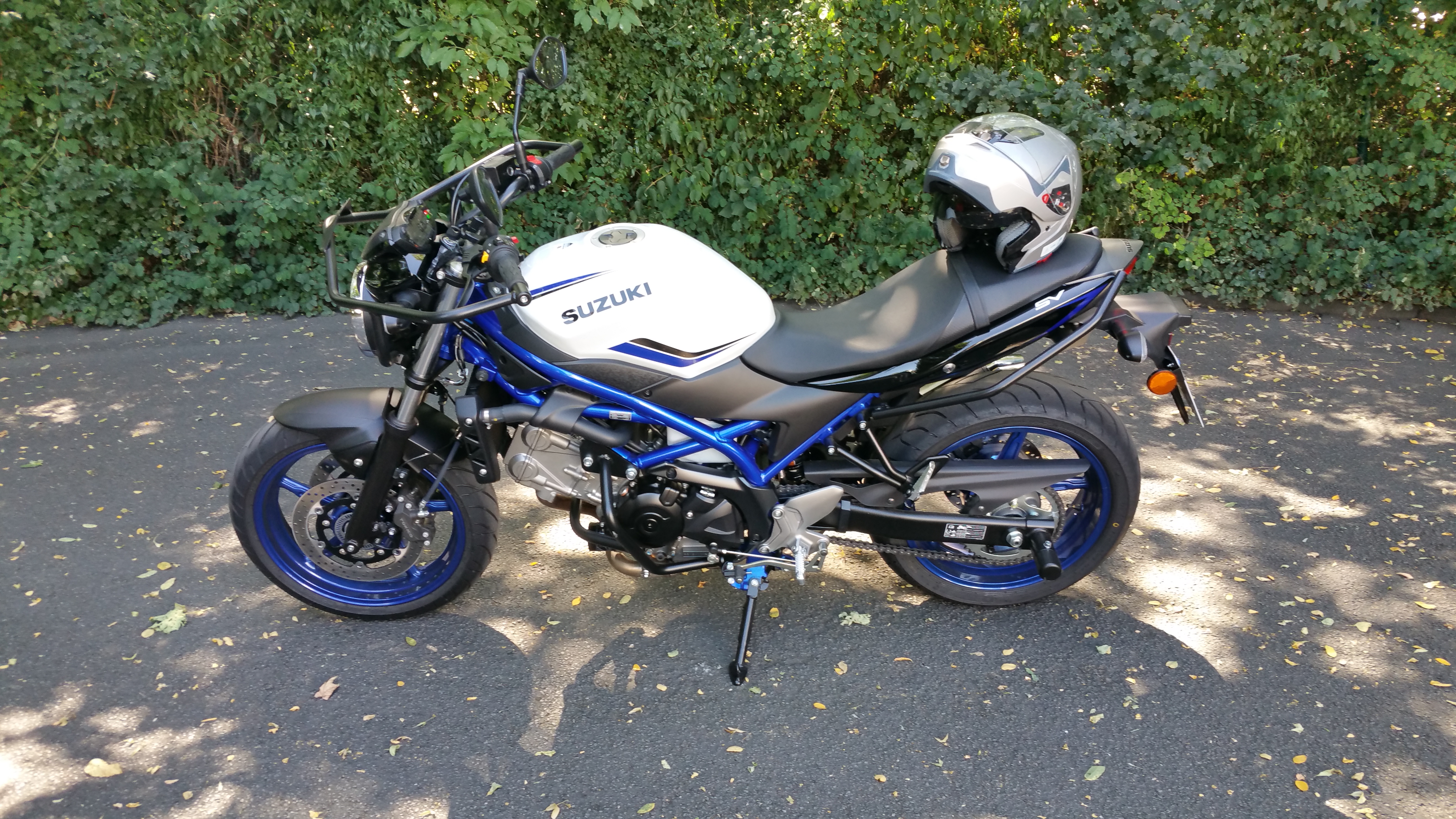 Suzuki - 645 ccm, 76 PS, 56 kW